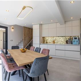 4 bedroom villa with heated pool and sea view in Vinišće, sleeps 8